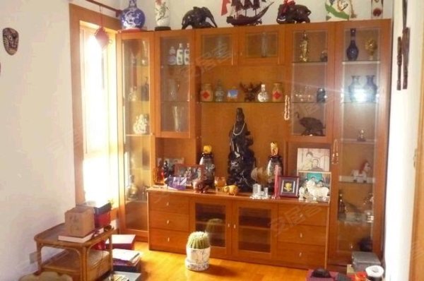 上海兴霞小区租房,5室2厅2卫,租金6300元