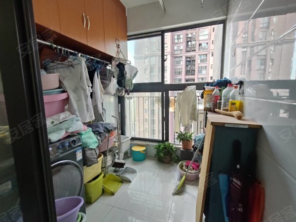 新上房源__繁昌路__三室两厅_精装修__电梯房_近学校