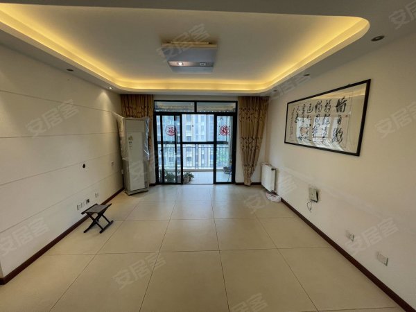 市政务中心地铁口_国际花都精装三室带暖气_公园环绕_家具可配