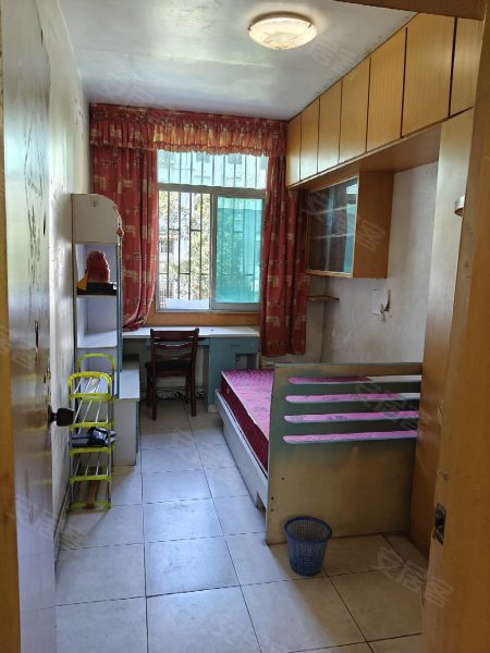 西园新村，3楼，2室1厅，简装，住家方便