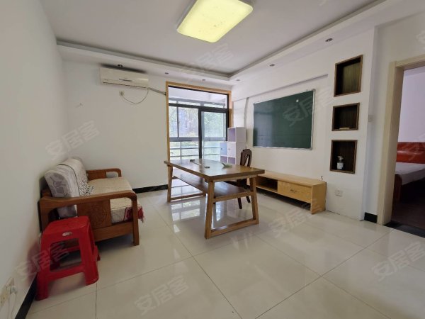 滨湖品阁，自住精装市政供暖全屋墙暖双阳台，好楼层陪读首选