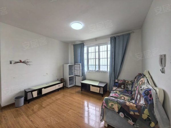 新店花园边户三房_干净整洁_拎包入住采光非常好
