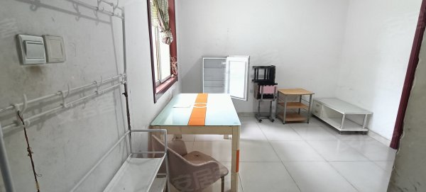 荣凤苑一楼两室两台空调全屋瓷砖做生意有南门拎包入住随时看房