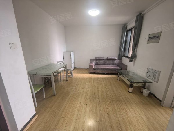 南岗惠园A区两室出租，租金美丽，小区免费停车，家具家电齐全