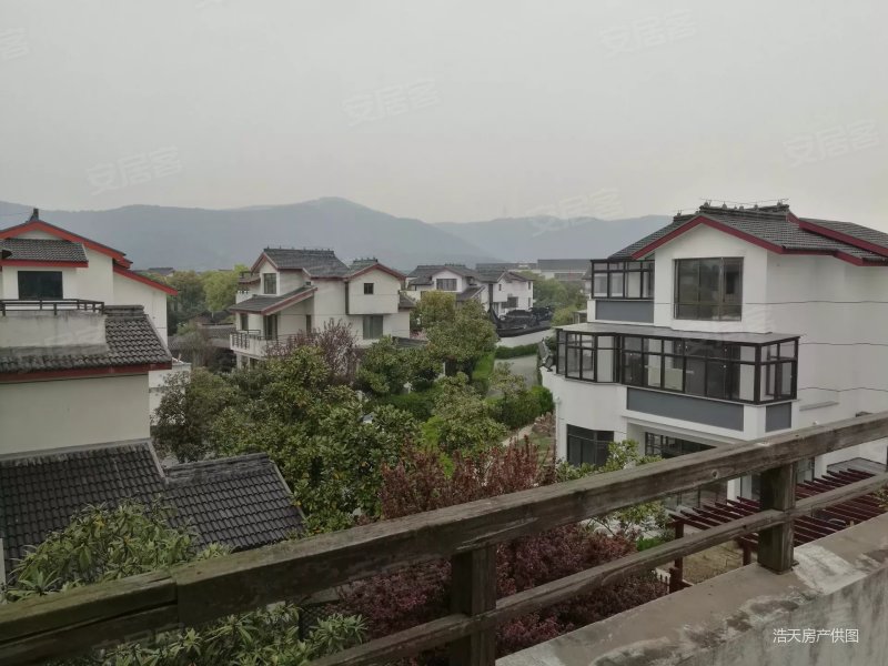 东山景园占地623平双车库大花园中式独栋别墅