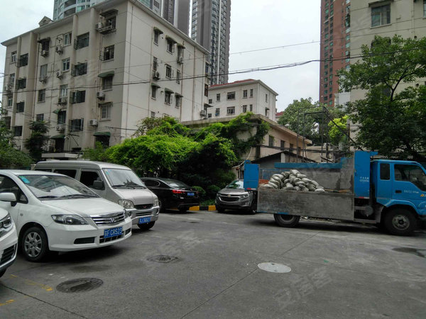 江苏路地铁口华山医院上海戏剧学院旁政宁小区 精装两房 随时看,长宁
