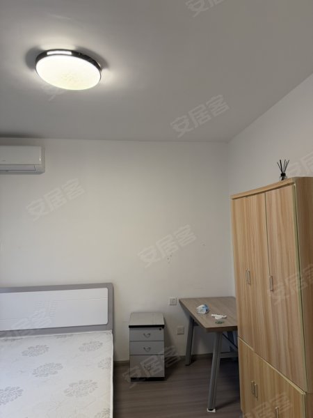3号线地铁口_瓷砖房_随时可以来看房