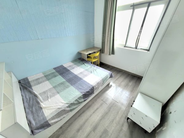 翠微南园_4室1厅2卫_房屋清洁_拎包入住