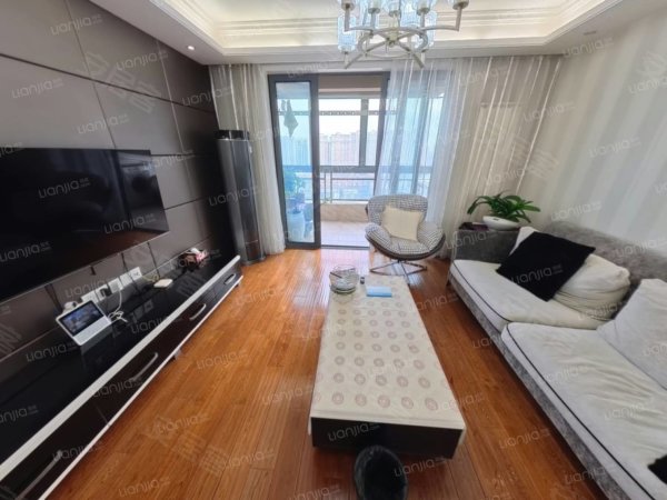 新上_朱岗地铁_海顿公馆边户三室_业主自住装修_南北通透