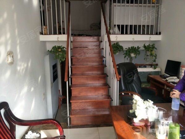 【多图】时尚loft精装一室一厅 朝南带阳台 看房