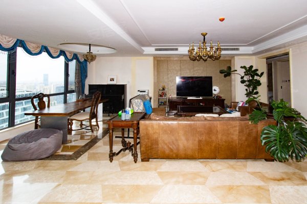 政务地标新地中心一线天鹅湖湖景大平层，精装4室3卫_带地暖
