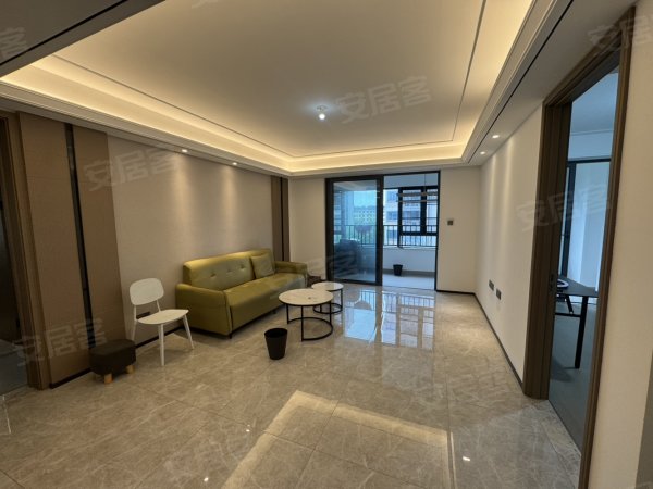 伟星玖玺台3室2卫精装修，家具家电齐全，小区环境优美