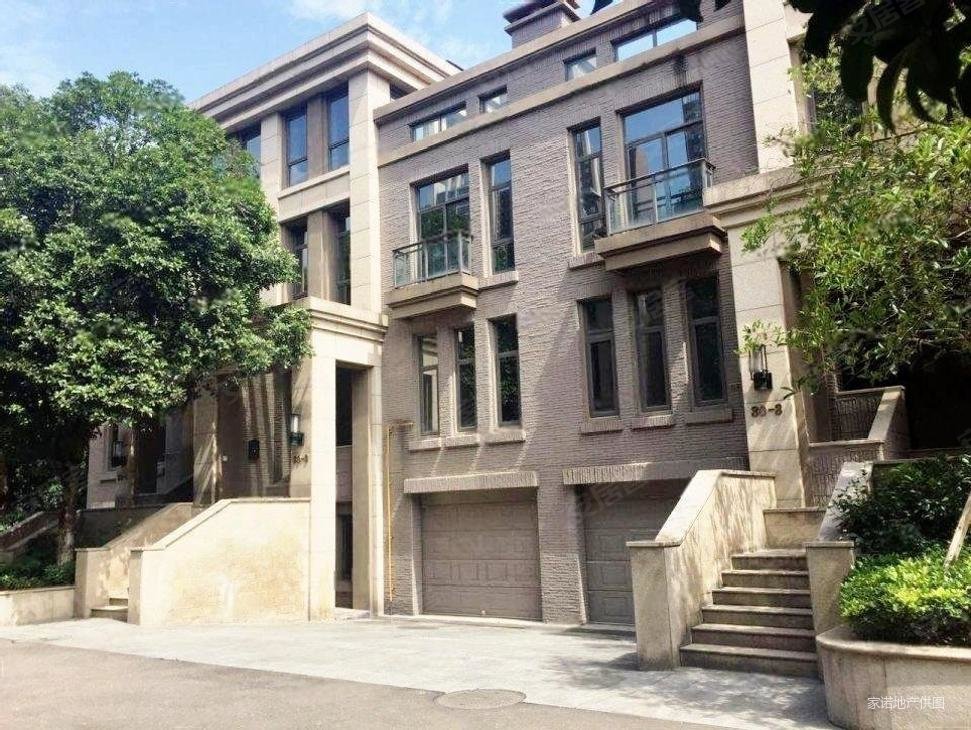 天府五街欧香小镇东区联排端户别墅坐北朝南