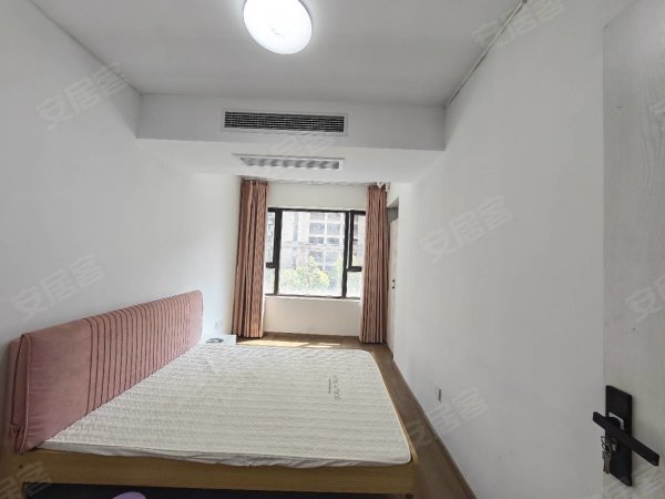 翡丽东方精装三室，中央空调，家具家电齐全，拎包入住