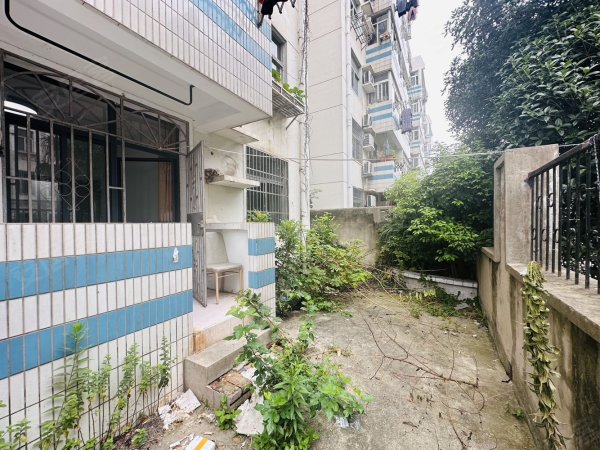 政务_天鹅湖_银泰77_近地铁_一楼带院子_四方新村
