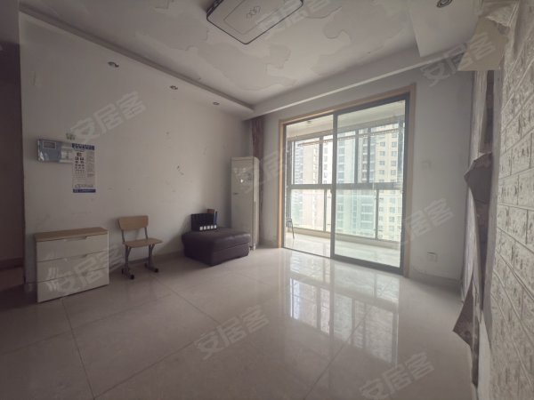 春融苑_阳台已封_三台空调_干净整洁_拎包入住_价格好说