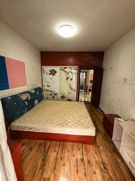 东航卫岗小区_三楼_家具家电齐全_随时看房_户型好_地段好