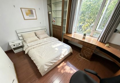 瑶海区四户室以上22平米正南4层