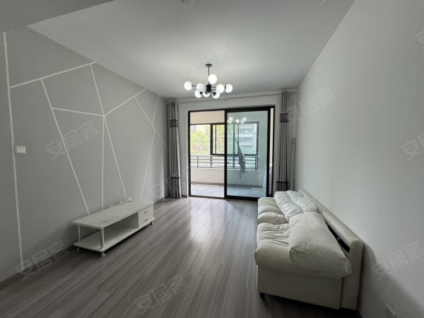 琥珀东华府3室简装，家具家电齐全，拎包入住