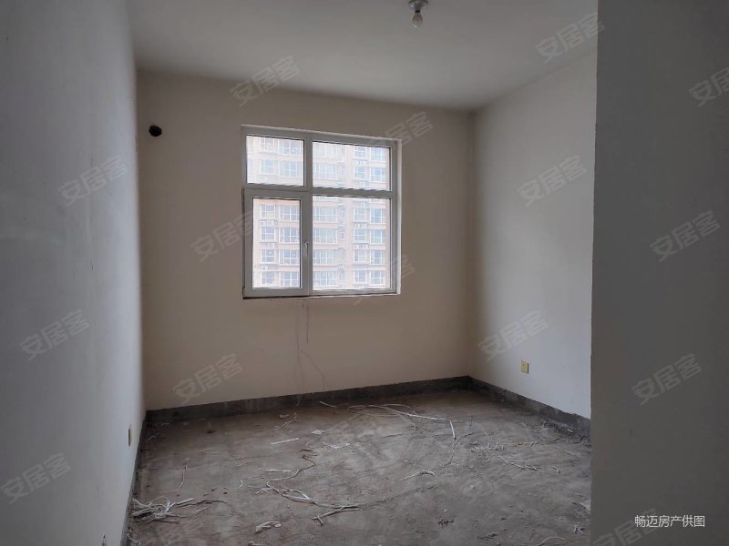 通厅通卧大三室,毛坯带地下室,全款65万包更名,东龙府邸二手房,65万,3