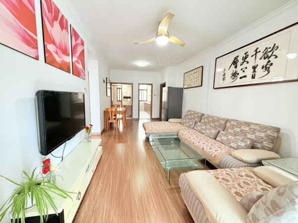 陶冲湖城市广场~房东自住装修~拎包入住~随时看房~看中可联系