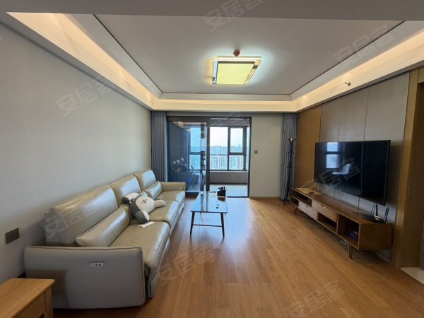 天鹅湖_蔚蓝商务港_百利中心旁_自住精装四室_南北通透采光好