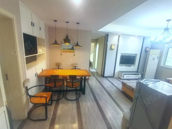 高速时代_滨湖欣园_精装自住三室_家电齐全_看房方便密码锁