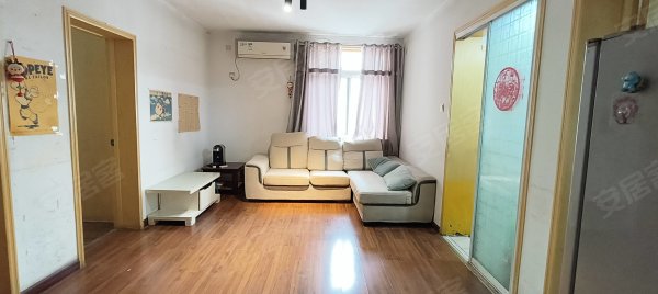 新出美菱新村精装三房北卧室可做书房，家具家具齐全拎包即住
