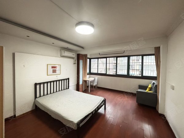 红岗地铁口，港汇广场，新华国际附近，利恒嘉苑原始主卧独卫