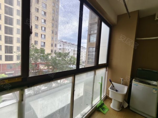近四号线电梯_两室精装修_南北通透__家电齐全_拎包入住