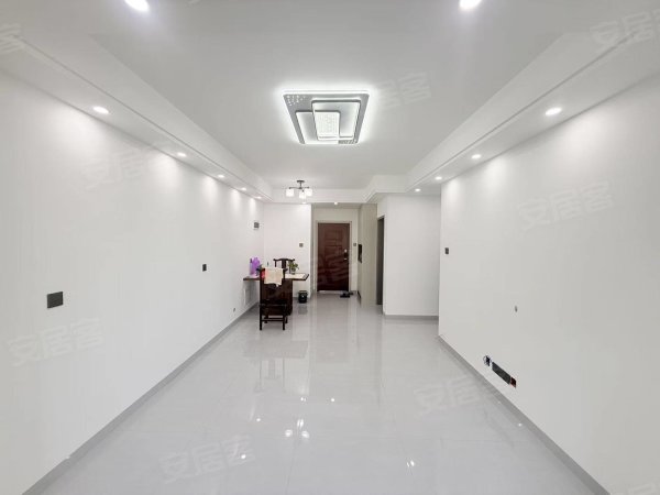 超大客厅~168中学~清爽三房~陶冲湖城市广场~地铁口四号线