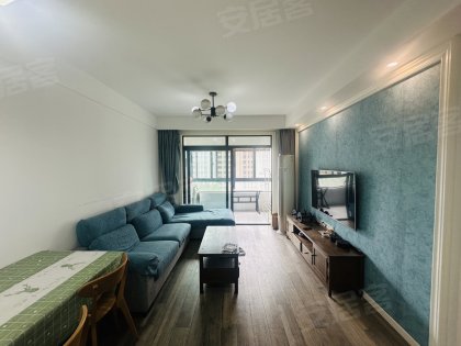 实拍_绿地中心四号线地铁口旁_精装通透三室_家具家电齐全