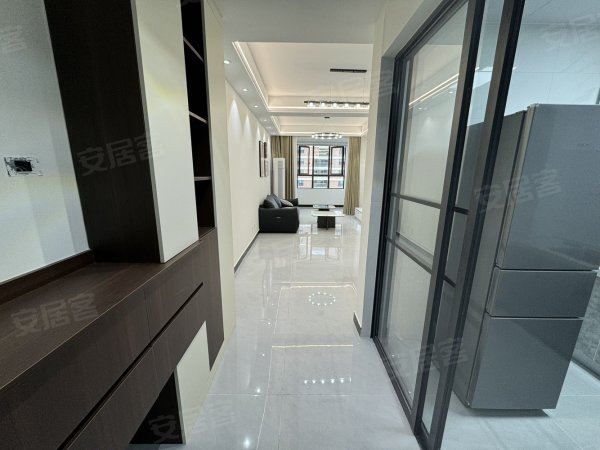 绝美两室一厅_可短租可月付可押一付一_民用水电_拎包入住