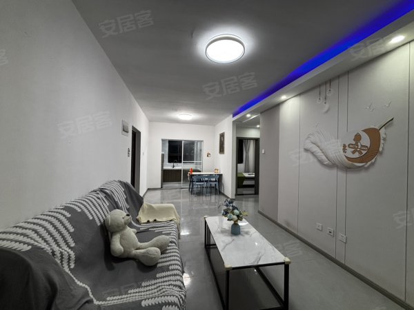 新店雅苑边户两房两厅，全屋瓷砖通铺，带大阳台主卧2米席梦思