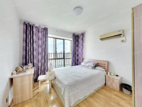 发能太阳海岸花园两室一厅2200出租，朝向朝南，南北通透