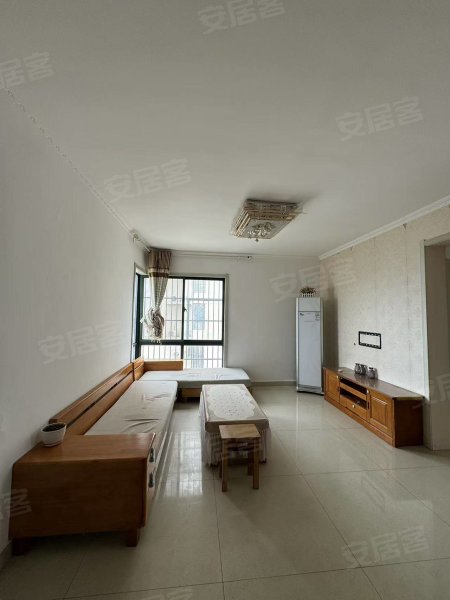 交通出行方便，商业配套齐全