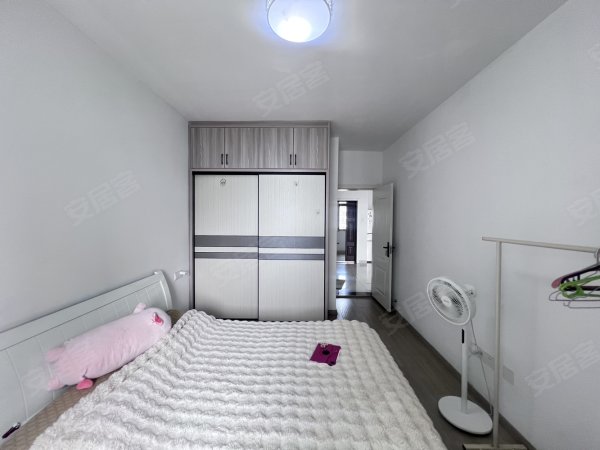 汽车西站地铁口_惠园两室一厅拎包入住_家具家电齐全