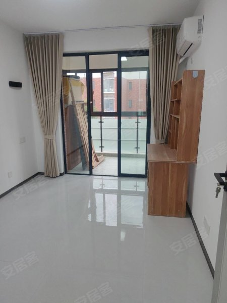 南湖春城四楼三室家电齐全随时看房入住适合住家陪读创业合租等等