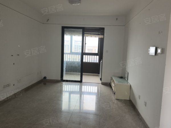 华地森林湖_4室2厅地铁口__电梯房_精装修_1700就租