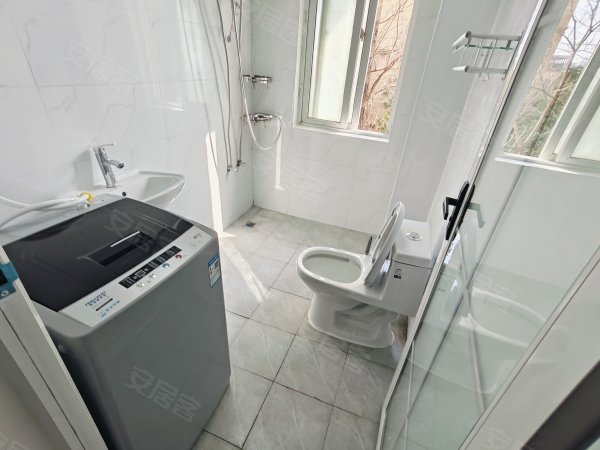 安城管_经济学院_中医药大学_安职大旁_梦溪小镇主卧阳台短租
