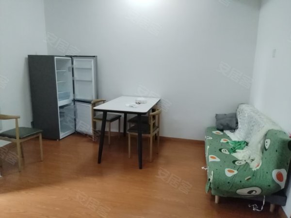 琥珀东华府十中对面精装_2室1厅1卫阳光充足电梯房适合陪读