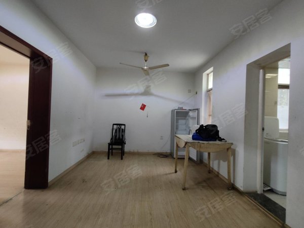一环边_和平广场旁_中间楼层_两室朝南