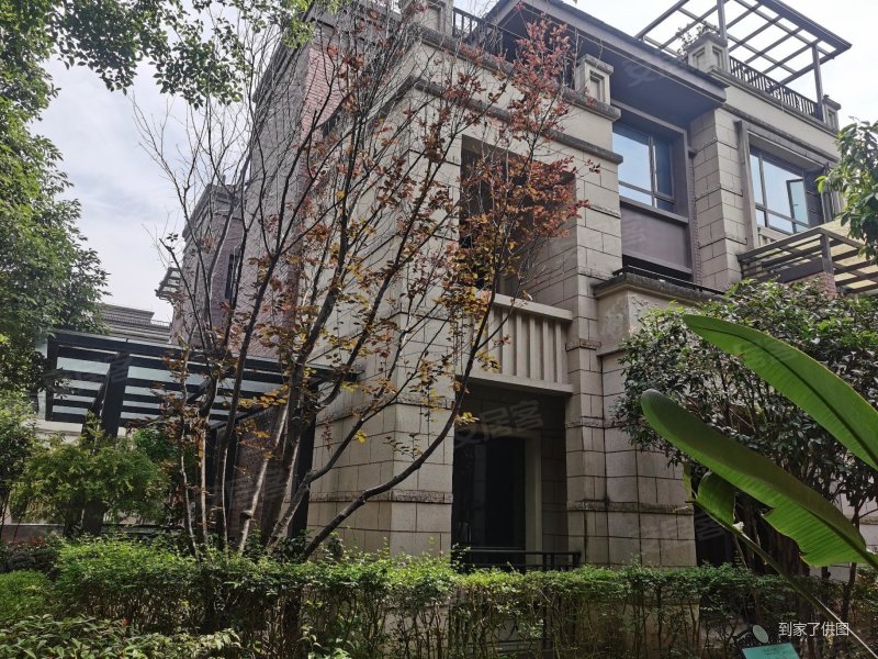 金科廊桥水乡美丽墅5室2厅3卫147㎡南北260万