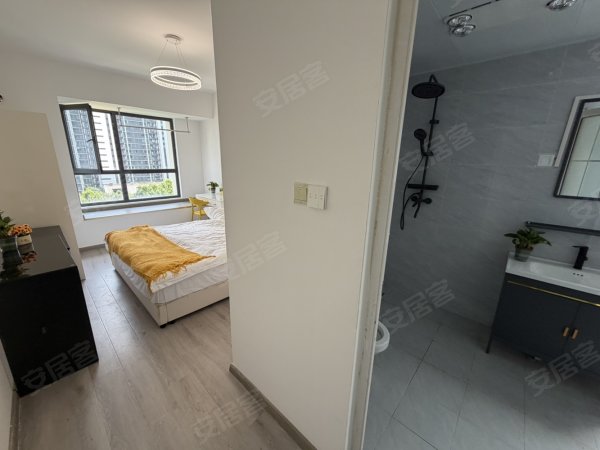 中信交通工行后台_过马路就到_悦湖苑主卧精装独卫_可月付超好