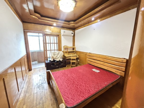 有固定车位，燃气热水器，岳西新村精装修2室1厅1卫家电齐全