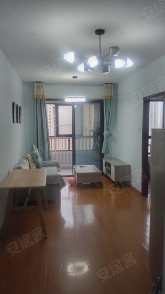 精装电梯家电齐全，拎包入住适合单身情侣