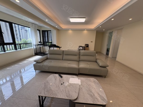 万科物业_超大横厅洋房_自住级配置_空间尺度舒展_实地品鉴