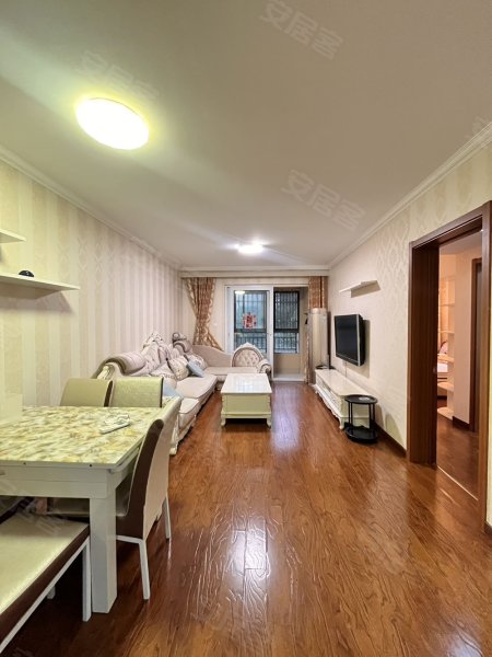 万科蓝山边户自住装修！一号线紫庐地铁口!悦方商场！定制家具！