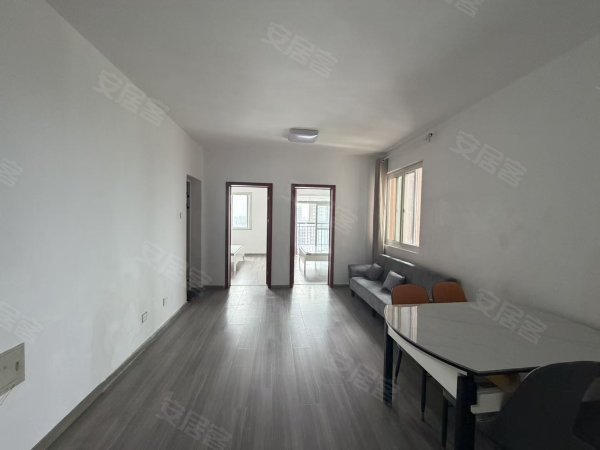 新海家园(C区)_3室2厅1卫__电梯房_精装修92平米
