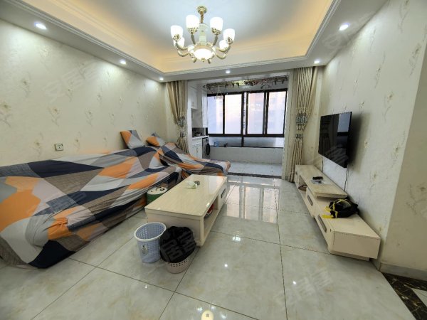 新出万象公馆三室，全屋瓷地砖，拎包入住，地铁口旁，农行基地边
